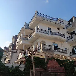 Accommodatie bij particulieren Varuna Palace-fully Vaccinated Staff, Benares